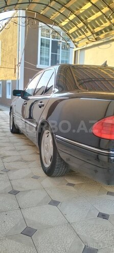Mercedes E 240-4