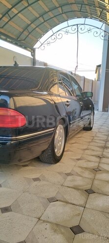 Mercedes E 240-3