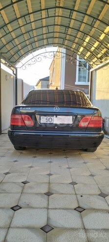 Mercedes E 240-2