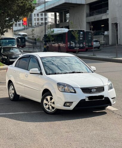 Kia Rio-1