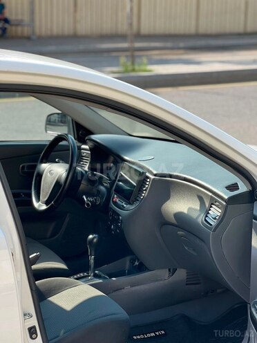 Kia Rio-13
