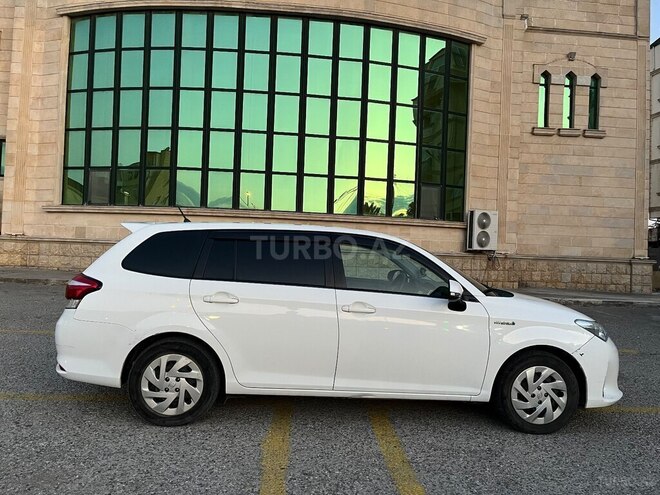 Toyota Corolla Fielder-4