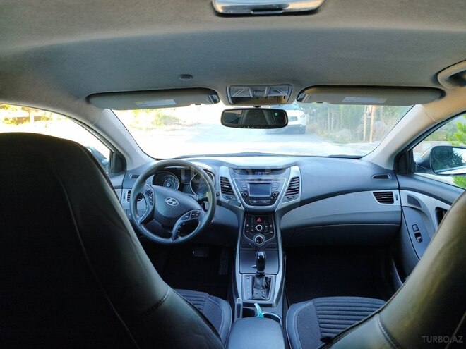 Hyundai Elantra-6