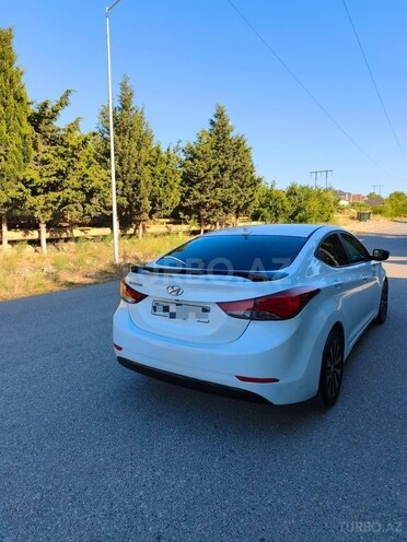 Hyundai Elantra-4