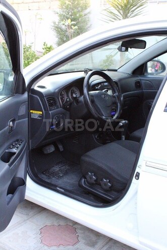 Hyundai Accent-10