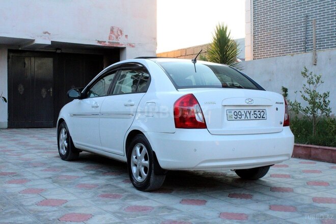 Hyundai Accent-4