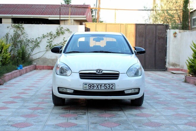Hyundai Accent-2