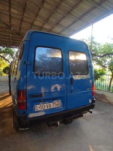 Ford Transit-7