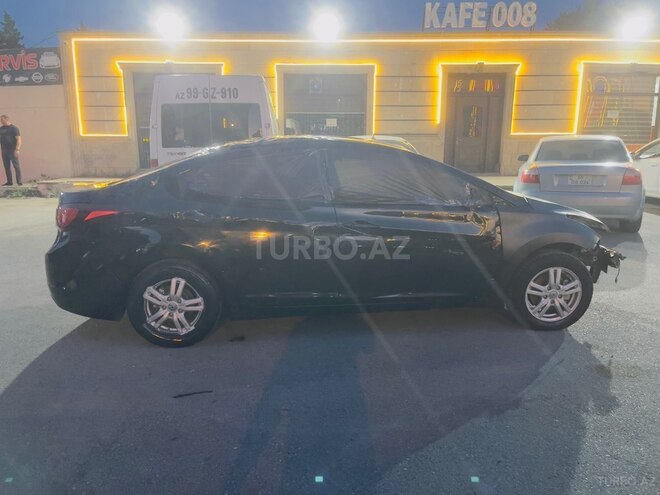 Hyundai Elantra-3