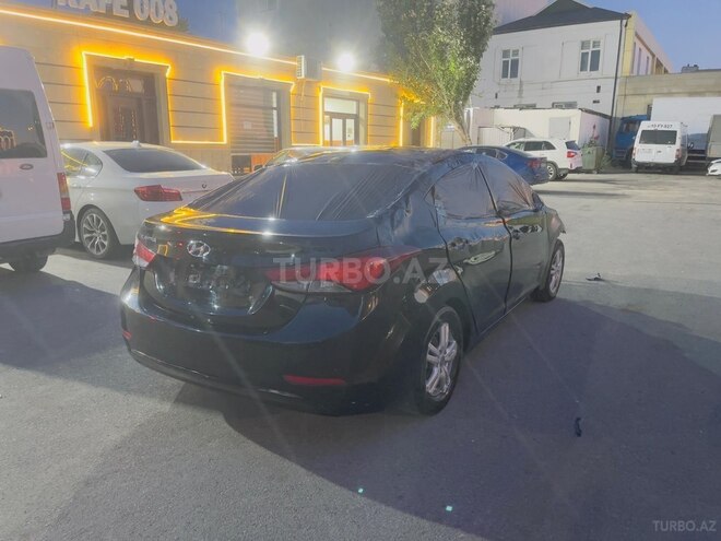 Hyundai Elantra-4