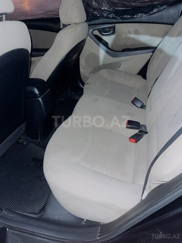 Hyundai Elantra-9