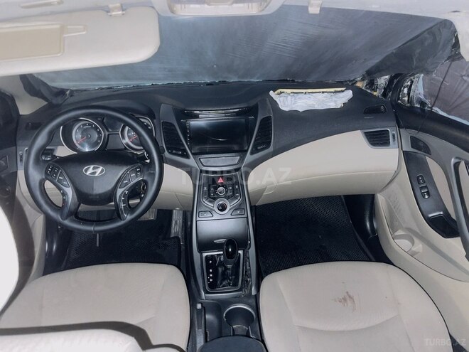 Hyundai Elantra-10