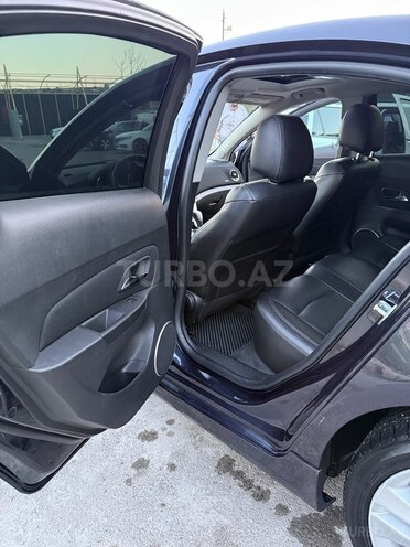 Chevrolet Cruze-12