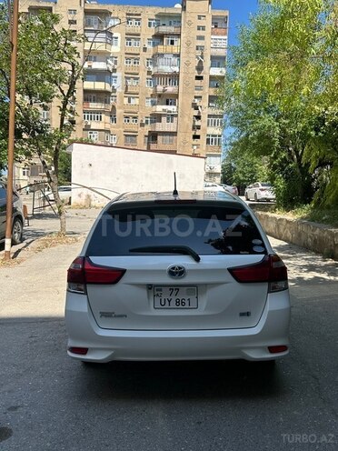 Toyota Corolla Fielder-2