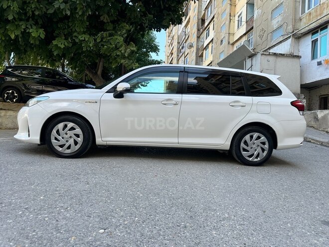 Toyota Corolla Fielder-3