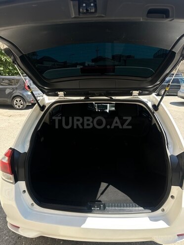 Toyota Corolla Fielder-10