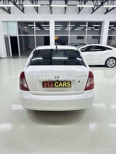 Hyundai Accent-6