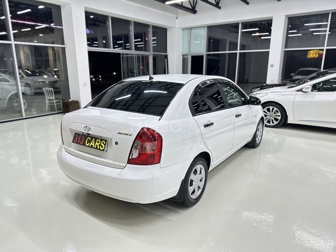 Hyundai Accent-7