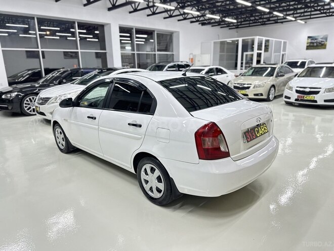 Hyundai Accent-8