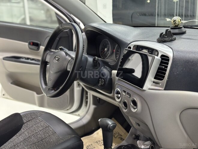 Hyundai Accent-9
