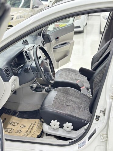 Hyundai Accent-10