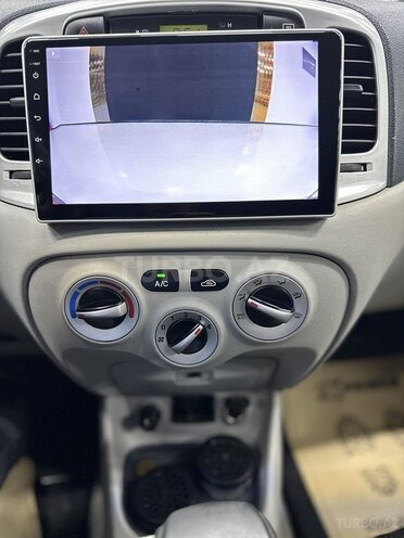 Hyundai Accent-14