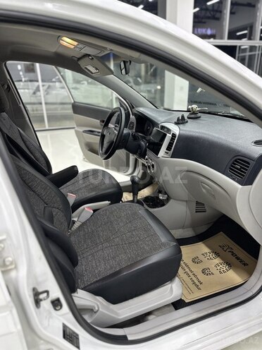 Hyundai Accent-13