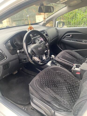 Kia Rio-11