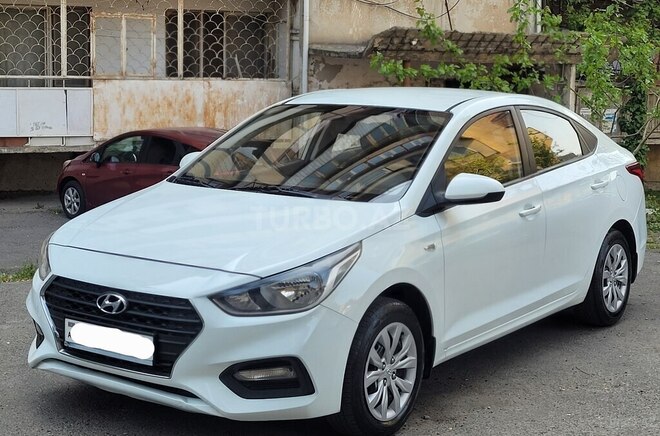 Hyundai Accent-4
