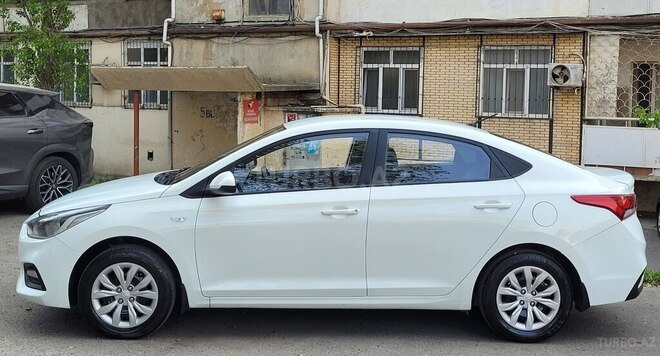 Hyundai Accent-5