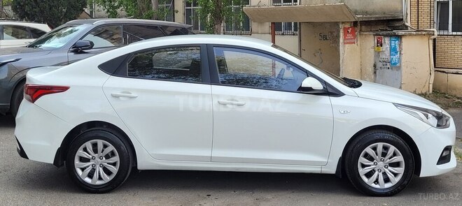 Hyundai Accent-6