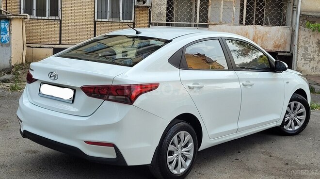 Hyundai Accent-7