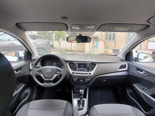 Hyundai Accent-10