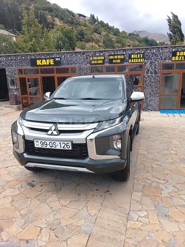 Mitsubishi L200-1