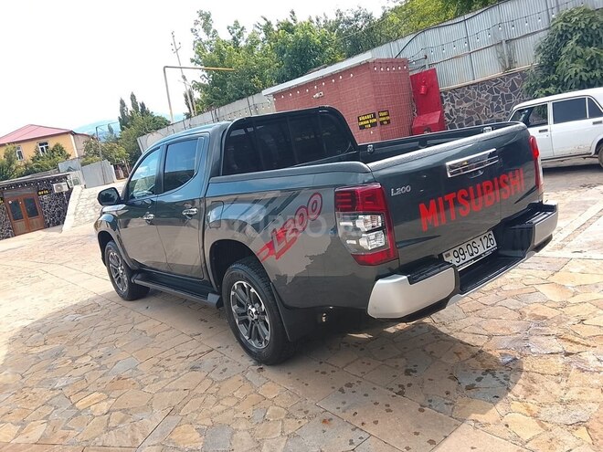 Mitsubishi L200-4