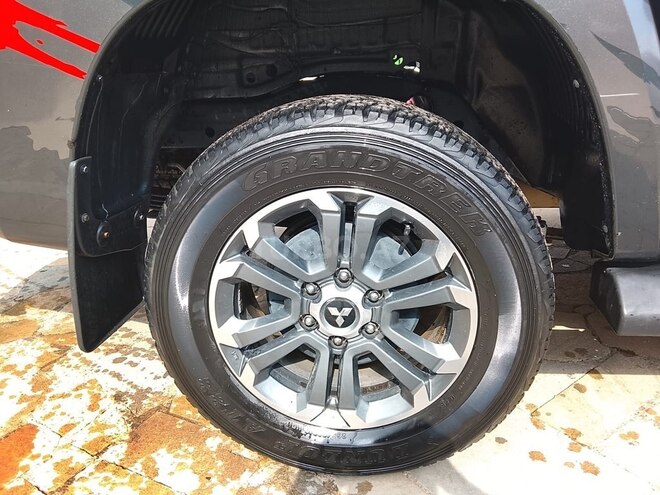 Mitsubishi L200-9