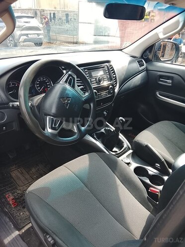 Mitsubishi L200-11