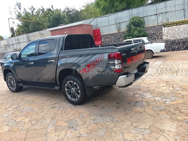 Mitsubishi L200-8
