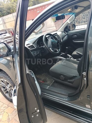 Mitsubishi L200-12