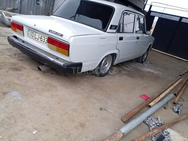 LADA (VAZ) 2107-2