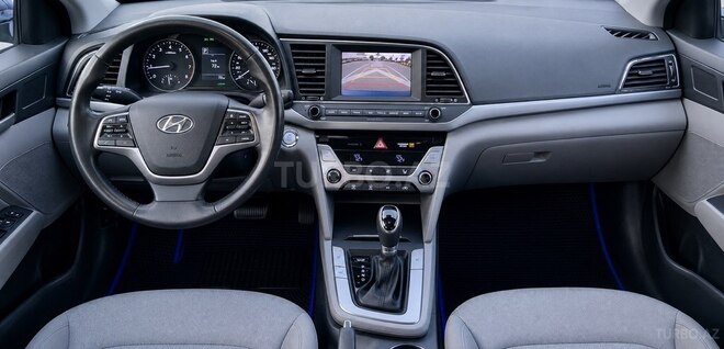 Hyundai Elantra-7