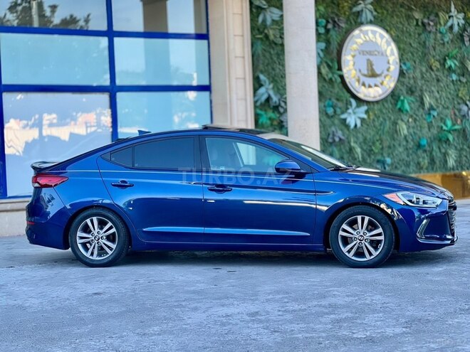 Hyundai Elantra-5