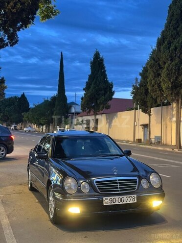 Mercedes E 220-1
