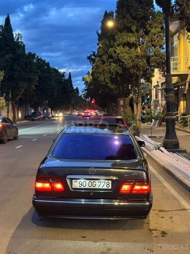 Mercedes E 220-2