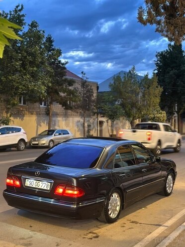 Mercedes E 220-3