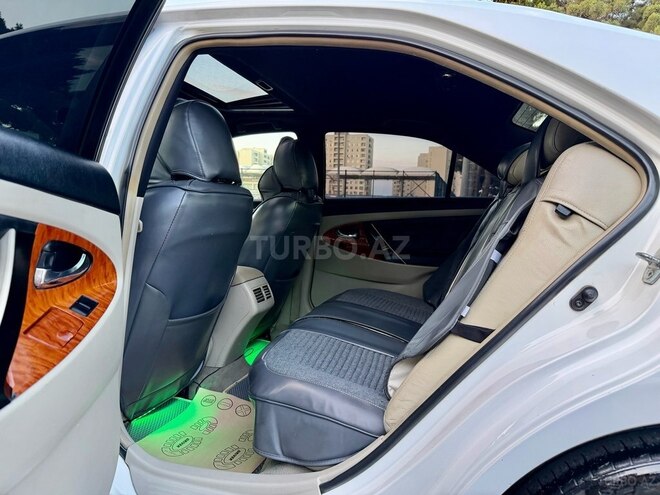 Toyota Camry-12