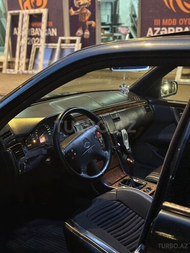 Mercedes E 220-6