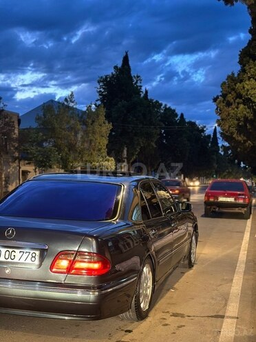 Mercedes E 220-8