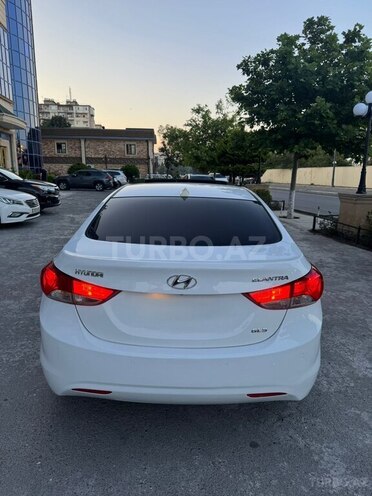 Hyundai Elantra-5