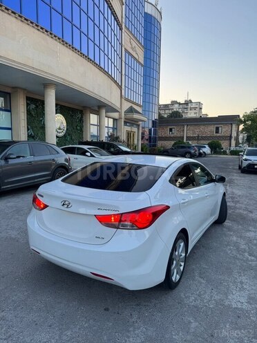 Hyundai Elantra-6